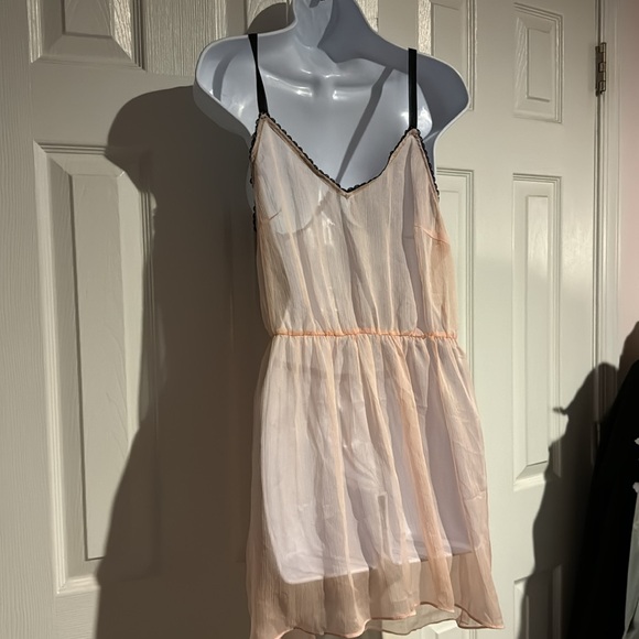 Black and baby pink top - Picture 2 of 3